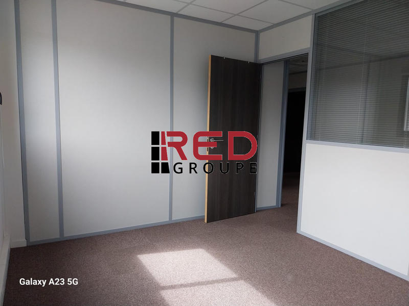 Bureau - 92 m² - 8 pièces