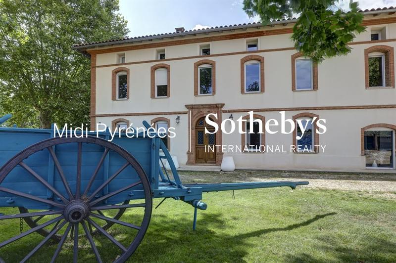 Maison - 542 m² - 15 pièces