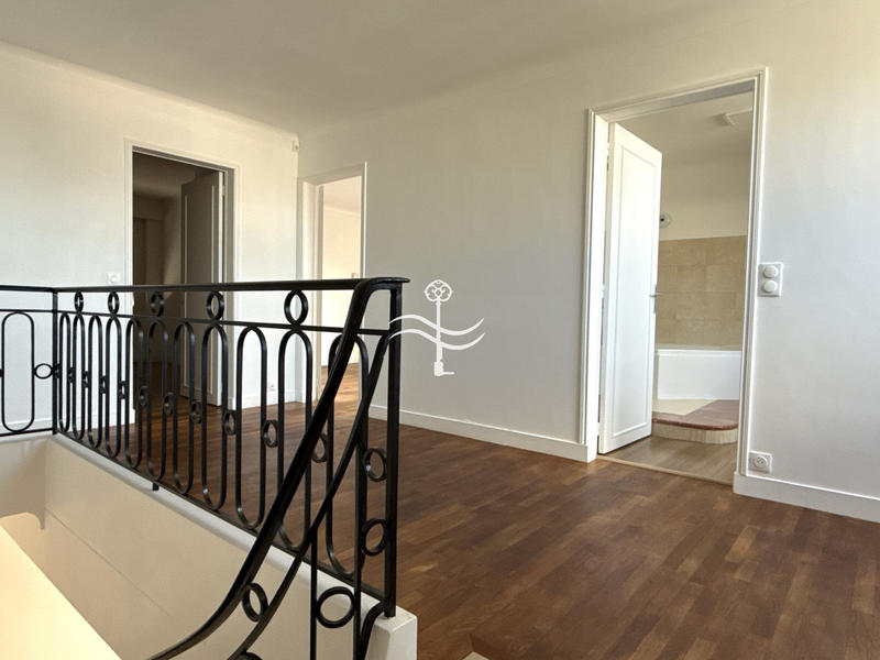 Maison - 219 m² - 7 pièces