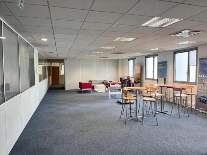 Bureau - 1 819 m²