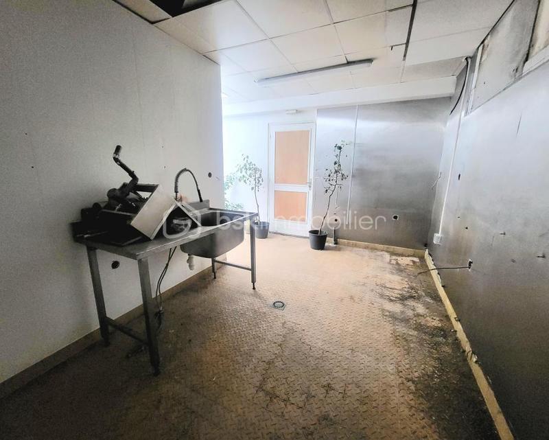 Local commercial - 90 m² - 4 pièces