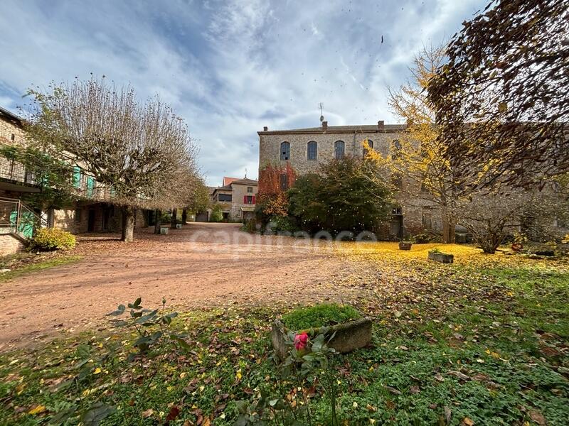 Maison - 930 m² - 23 pièces