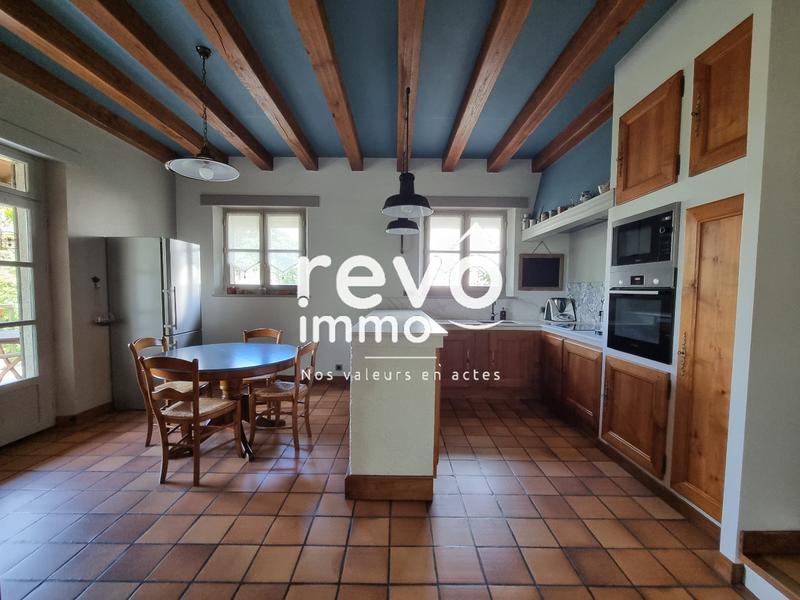 Maison - 213 m² - 7 pièces