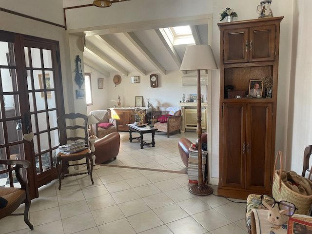 Maison - 210 m² - 7 pièces