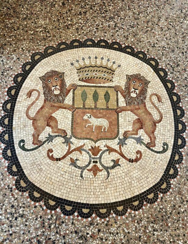 Maison - 260 m² - 9 pièces