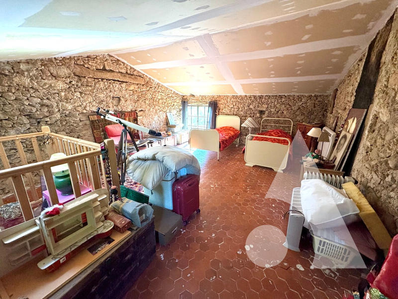 Maison - 284 m² - 9 pièces