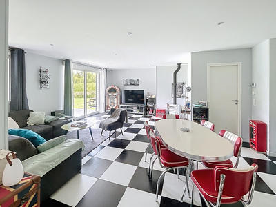 Maison - 208 m² - 7 pièces