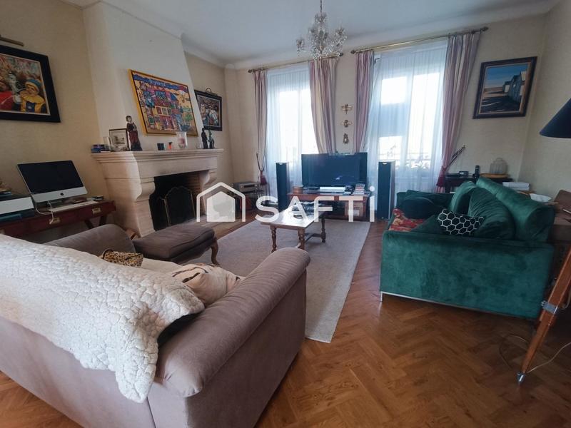 Maison - 245 m² - 7 pièces