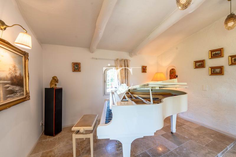 Maison - 397 m² - 12 pièces