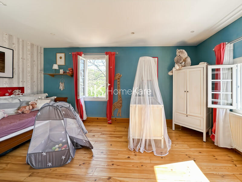 Maison - 250 m² - 8 pièces