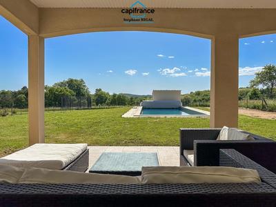 Maison - 140 m² - 5 pièces