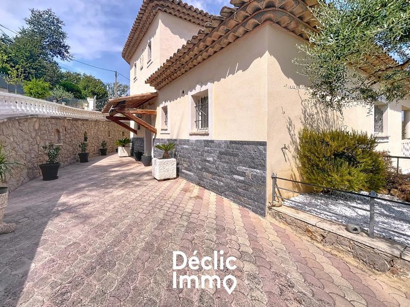 Maison - 192 m² - 6 pièces