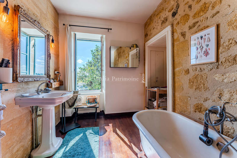 Maison - 318 m² - 9 pièces