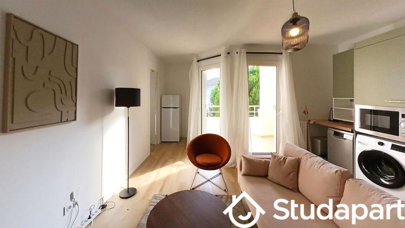 Chambre - 77 m² - 1 pièce