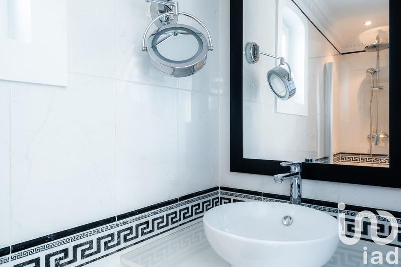 Maison - 252 m² - 8 pièces