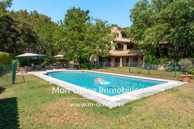 Propriété - 375 m² - 10 pièces