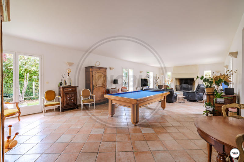 Maison - 256 m² - 9 pièces