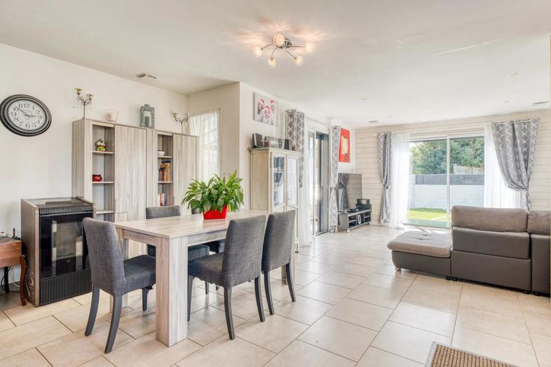 Maison - 96 m² - 5 pièces