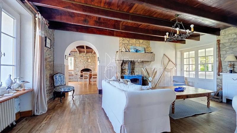 Villa - 186 m² - 9 pièces