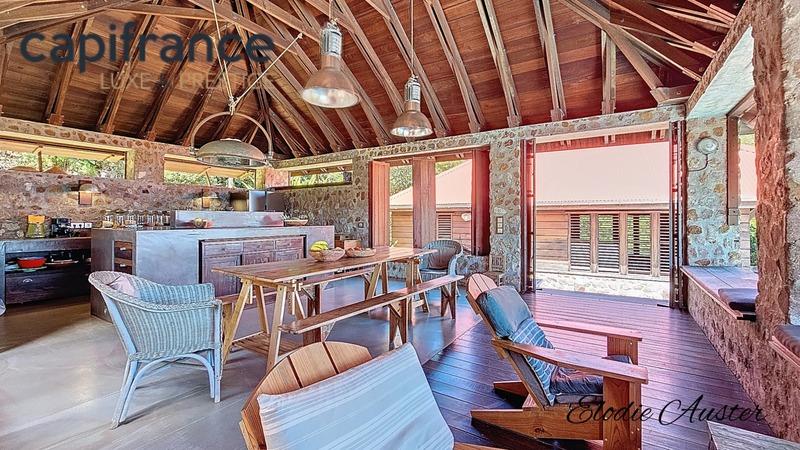 Propriété - 261 m² - 8 pièces