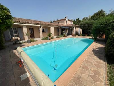 Maison - 202 m² - 8 pièces