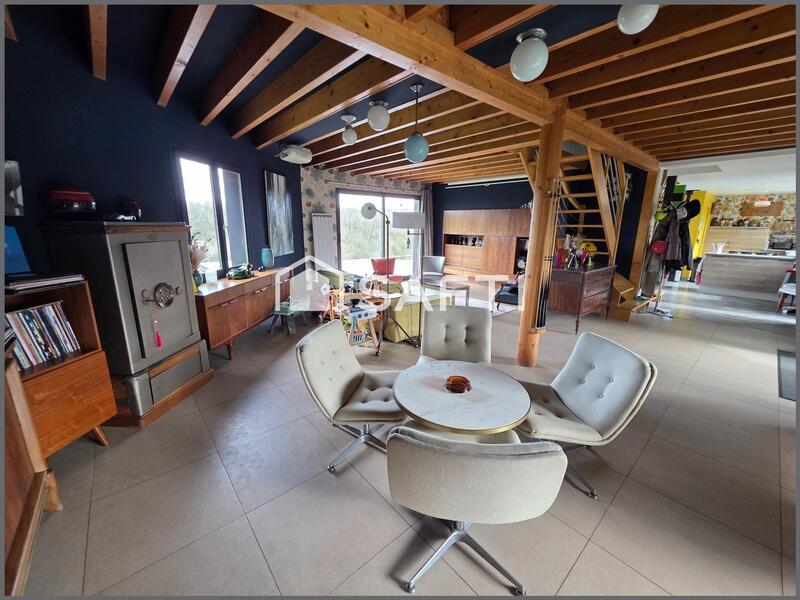 Maison - 220 m² - 7 pièces