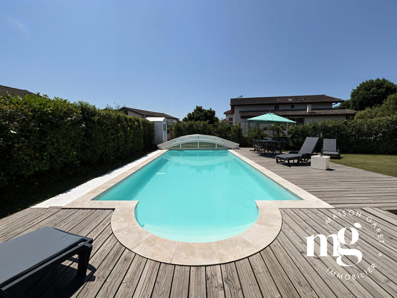 Maison - 187 m² - 8 pièces