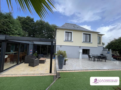 Maison - 252 m² - 9 pièces