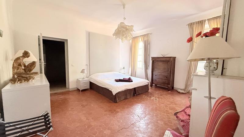 Maison - 817 m² - 15 pièces