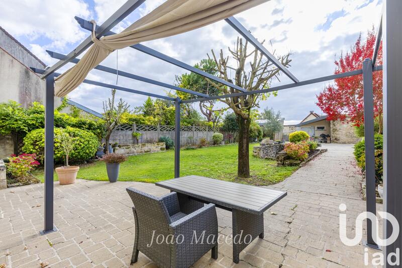 Maison - 227 m² - 6 pièces