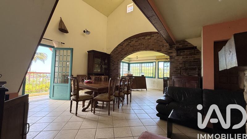 Maison - 205 m² - 8 pièces