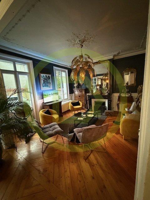 Maison - 360 m² - 7 pièces