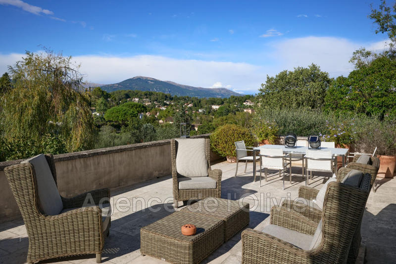 Propriété - 820 m² - 10 pièces