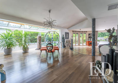 Maison contemporaine - 260 m² - 6 pièces