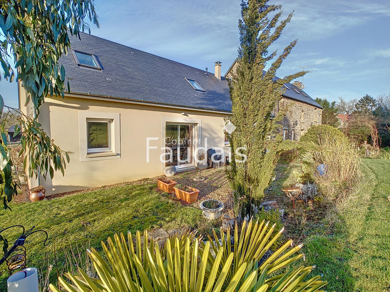 Maison de village - 286 m² - 14 pièces