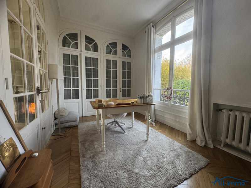 Maison - 280 m² - 7 pièces