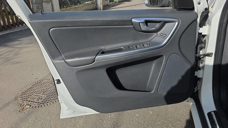 Volvo Xc60 2.0 D4 190 Bva8 Inscription - Première main Toit ouvrant