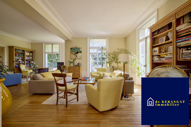 Maison - 262 m² - 9 pièces