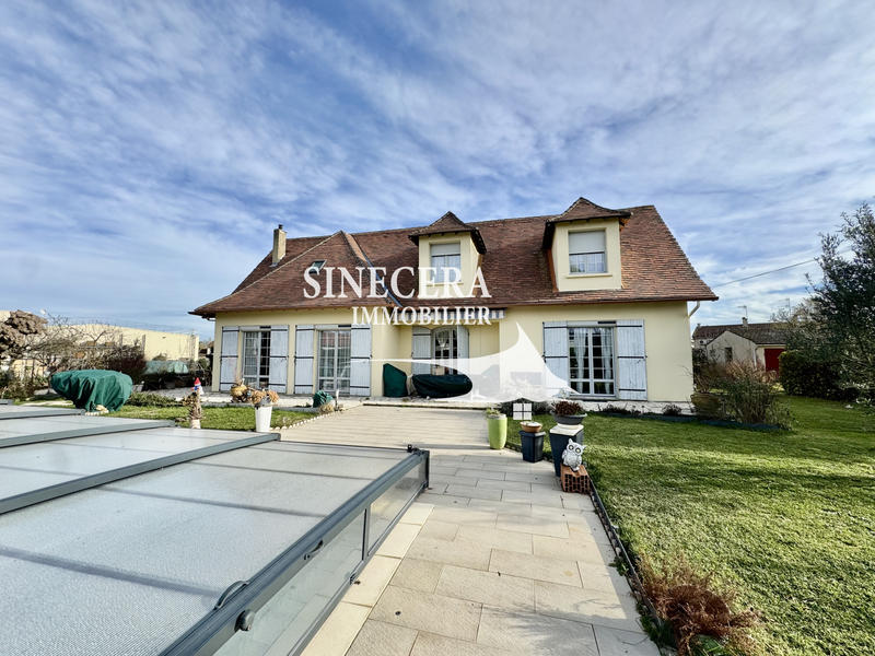 Maison - 180 m² - 7 pièces