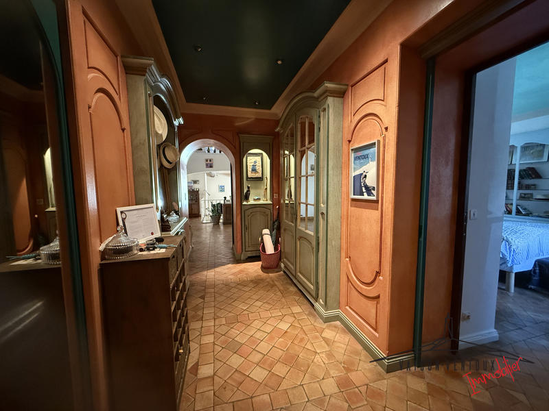 Maison - 336 m² - 12 pièces