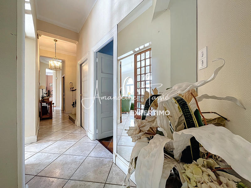 Maison - 202 m² - 7 pièces