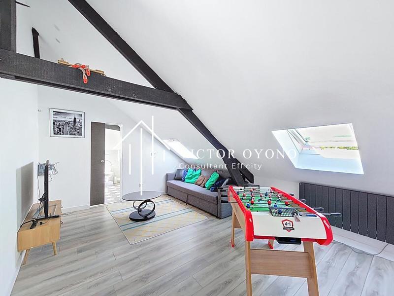 Maison - 250 m² - 9 pièces