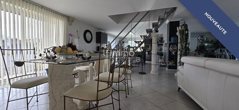 Maison - 232 m² - 6 pièces