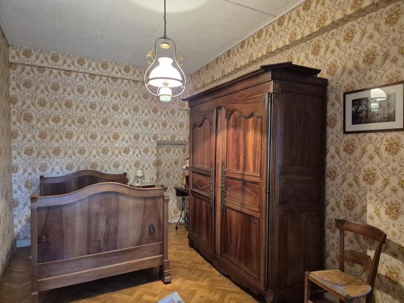 Maison - 213 m² - 10 pièces