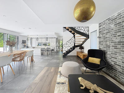 Maison contemporaine - 189 m² - 8 pièces