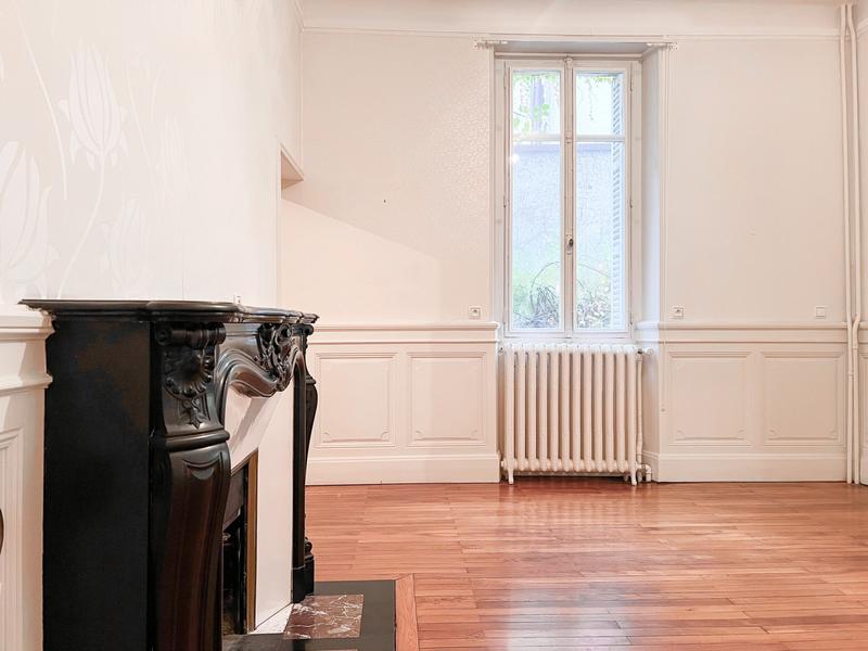 Maison - 215 m² - 9 pièces