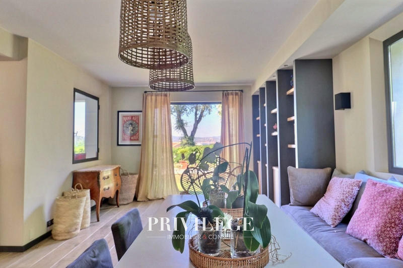 Villa - 315 m² - 6 pièces