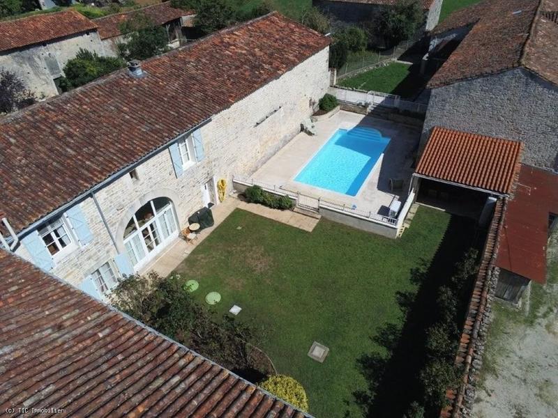 Maison de village - 392 m² - 10 pièces