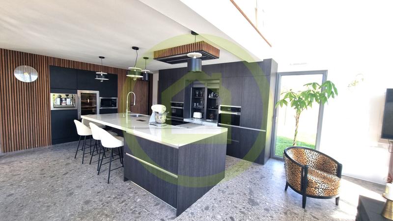 Maison - 152 m² - 6 pièces