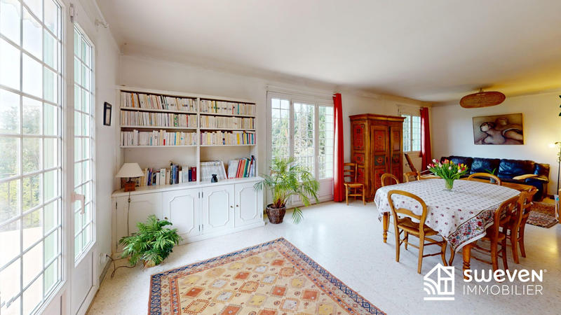 Maison traditionnelle - 220 m² - 7 pièces